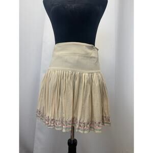 Cream skirt with embroidery on bottom. 
Brand Moon no size 
Waist 13
Length 16